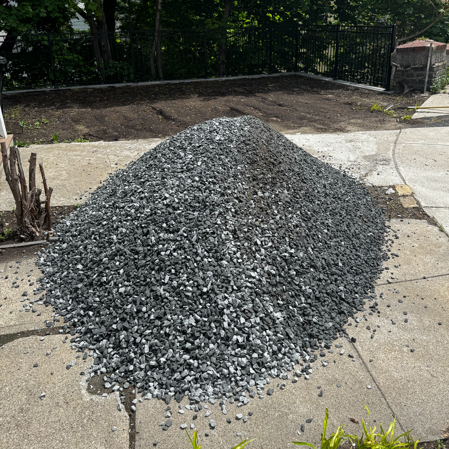 Gray Crushed Rock ¾"